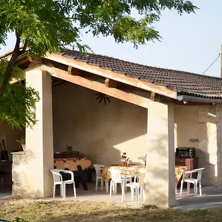 De Acacias Dans Un Environnement Rural Au Calme * Castanet (Tarn)