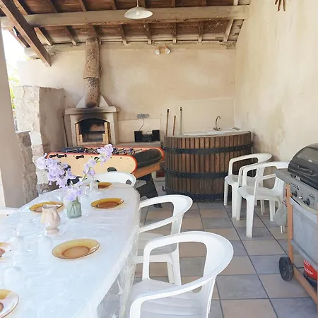 De Acacias Dans Un Environnement Rural Au Calme