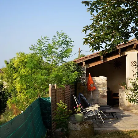 De Acacias Dans Un Environnement Rural Au Calme *